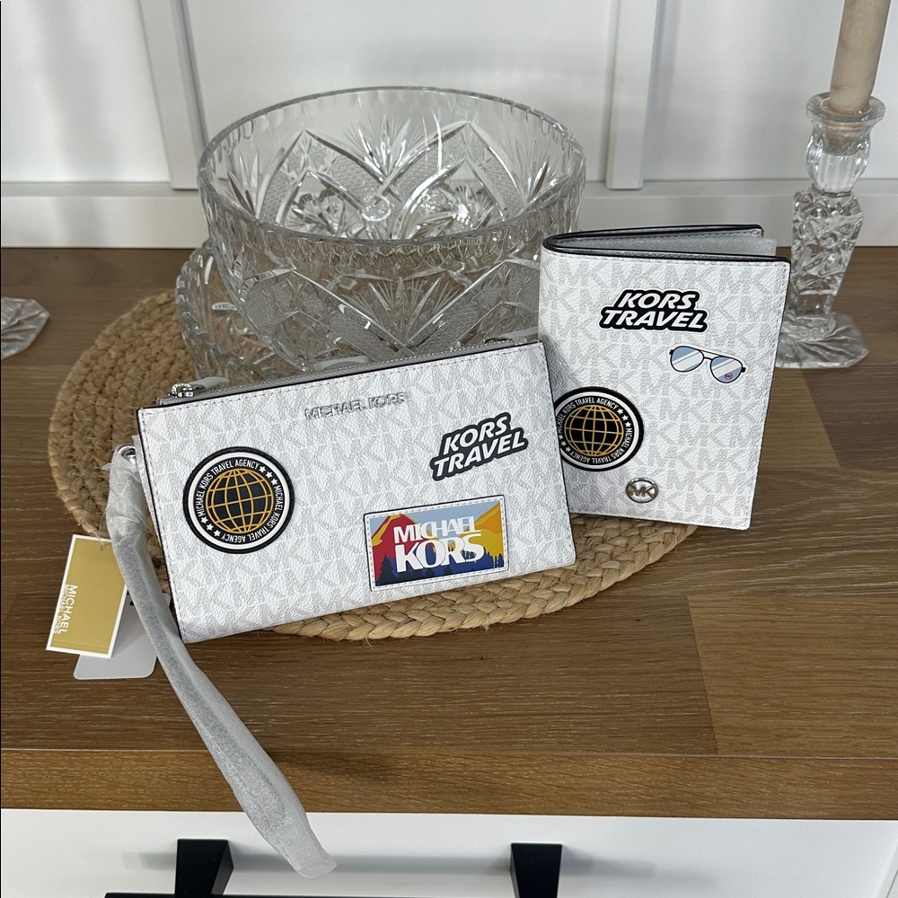 ✈️NWT✈️ Bundle of 2 Jet Set Travel Michael Kors White Optic